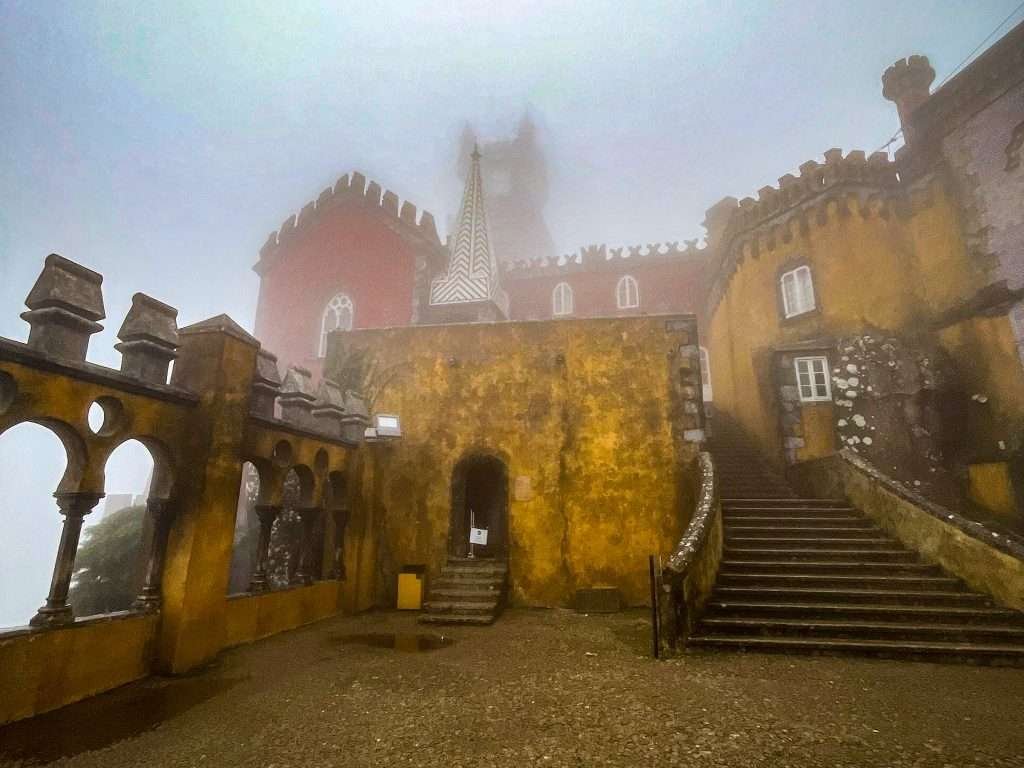 Palacio da Pena con niebla, 4 días en Lisboa