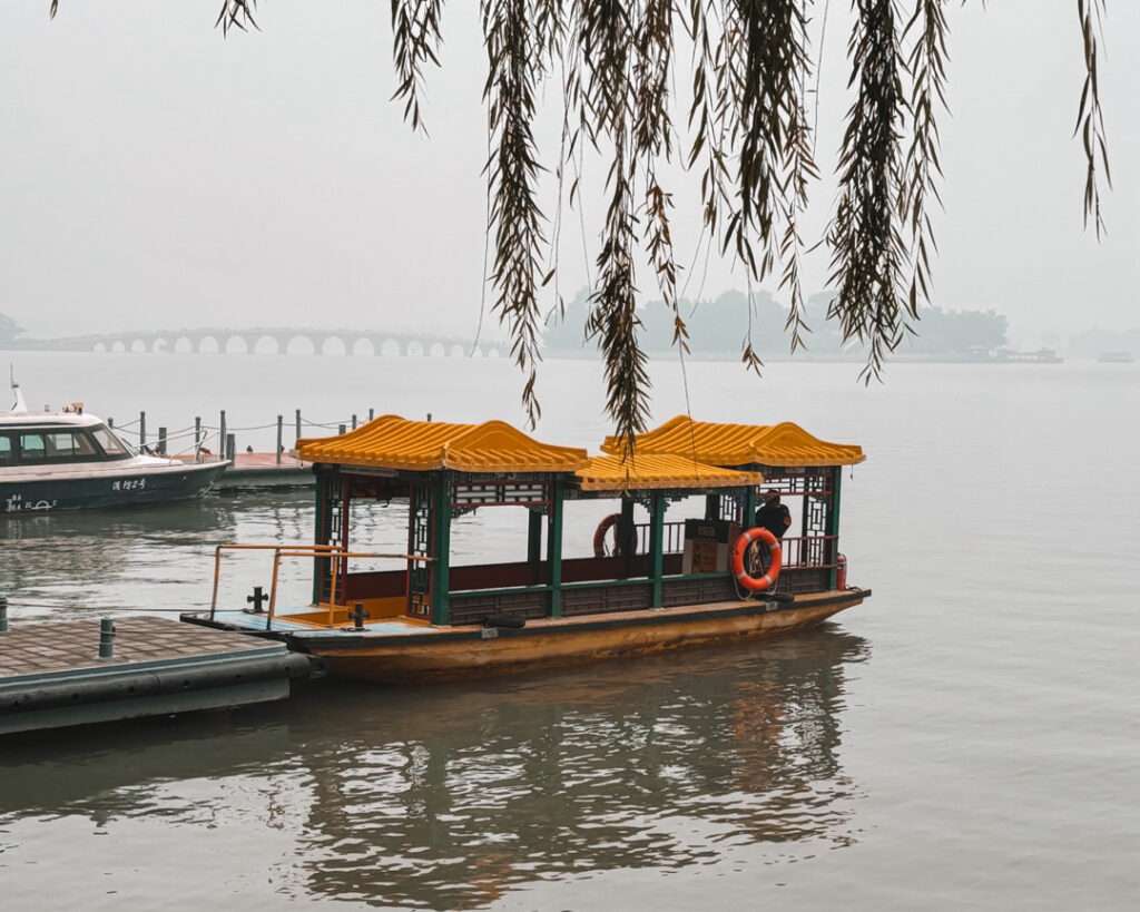 Lago Kunming en el Palacio de Verano en Pekín