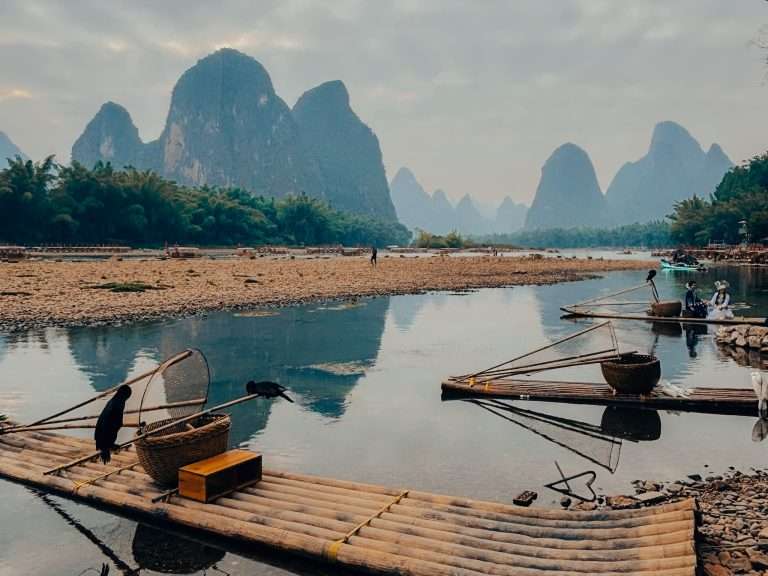 Barcas de bambú en el río Li, ruta de 21 días por China