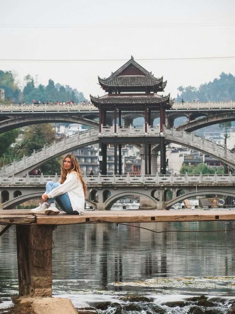 Puente en Fenghuang, 21 días en China
