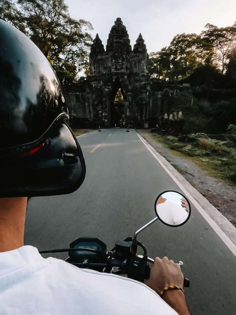 Templos de Angkor en moto