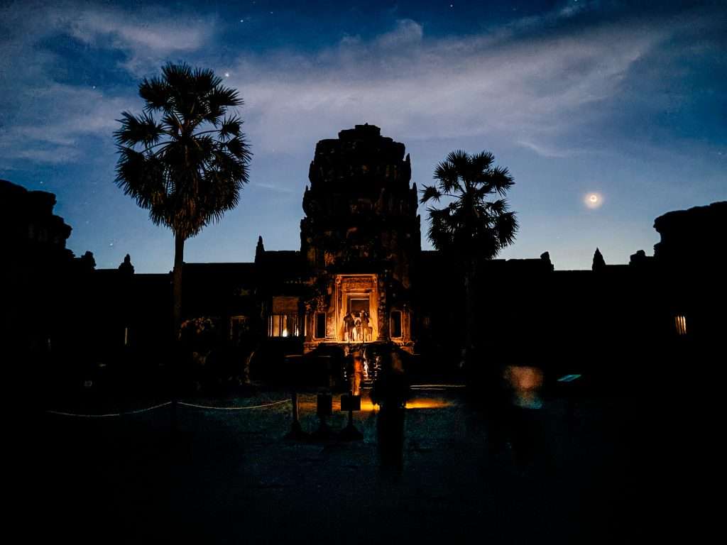 Amanecer en Angkor Wat, Templos de Angkor en moto