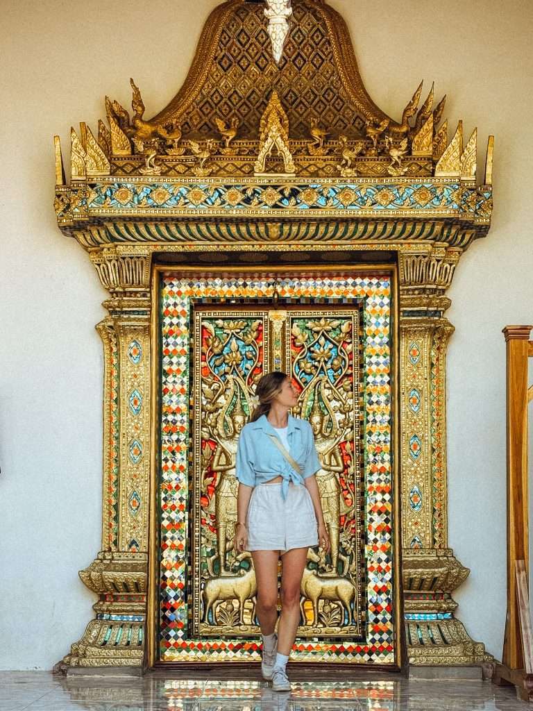 Puerta dorada en Luang Prabang, 14 días en Laos
