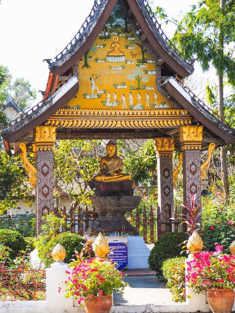 Buda en Luang Prabang, 14 días en Laos