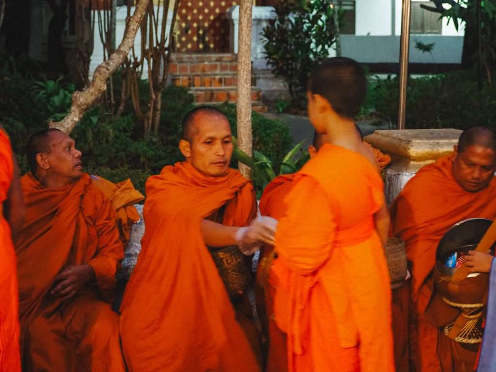 Tak Bat, 14 días en Laos