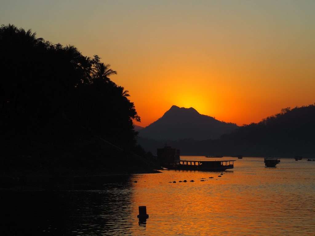 Sunset en Luang Prabang, 14 días en Laos