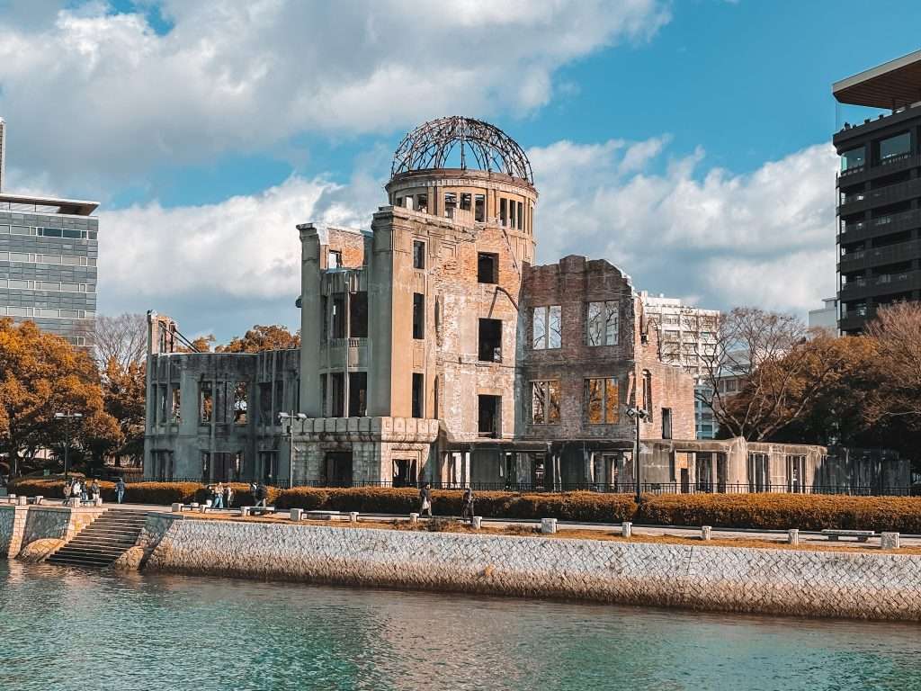 Cúpula de la Bomba atómica, 19 días en Japón