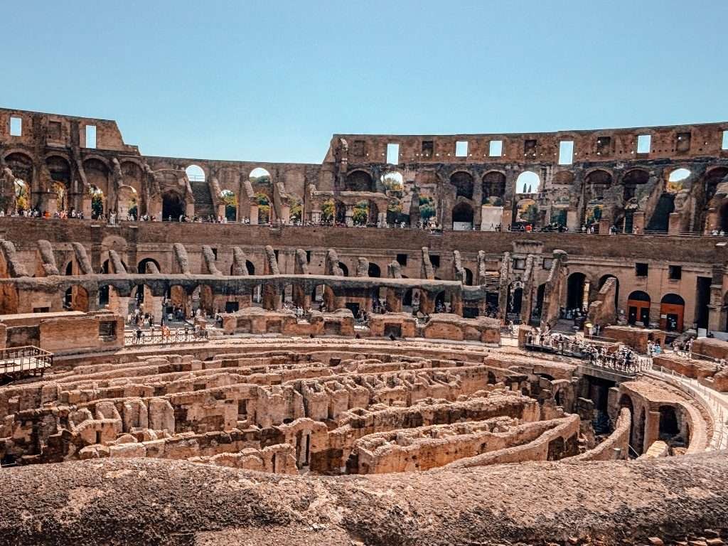 Interior del Coliseo Romano, qué ver en Roma en 4 días