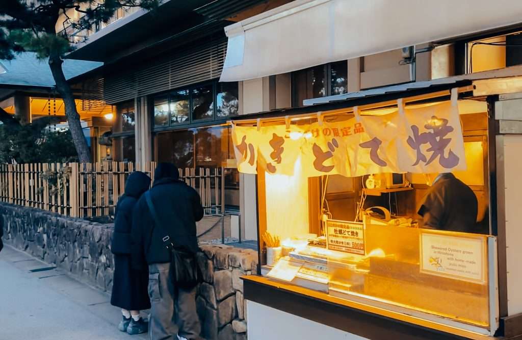 Puesto de Ostras en Miyajima